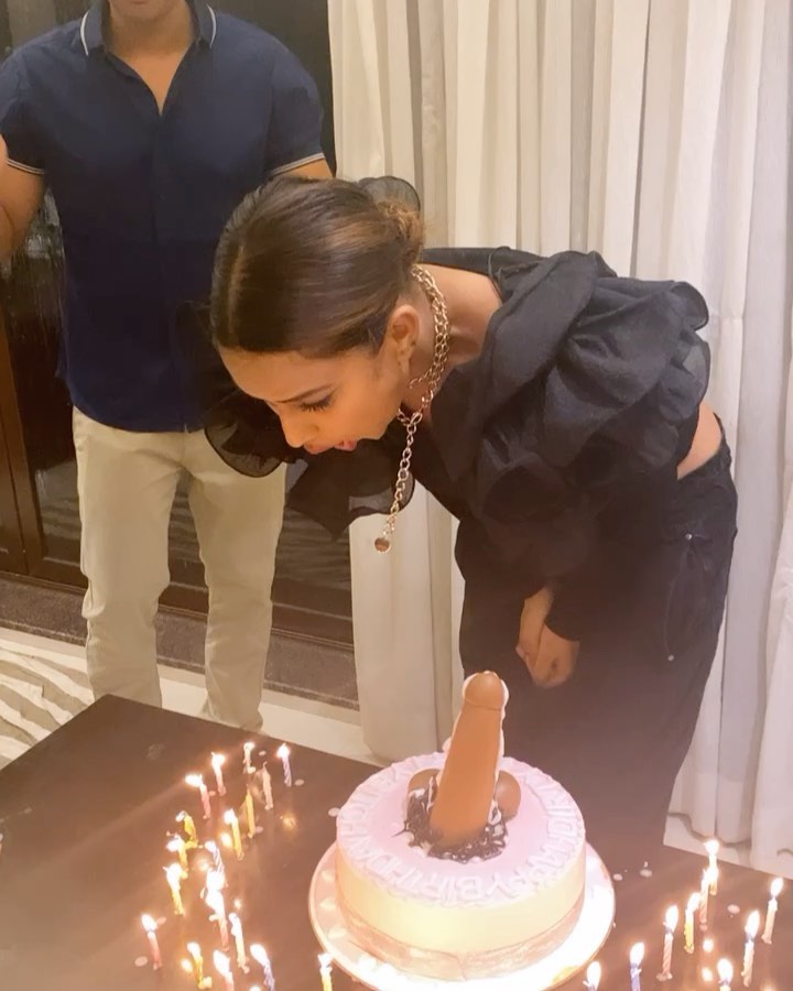 Nia Sharma birthday cake