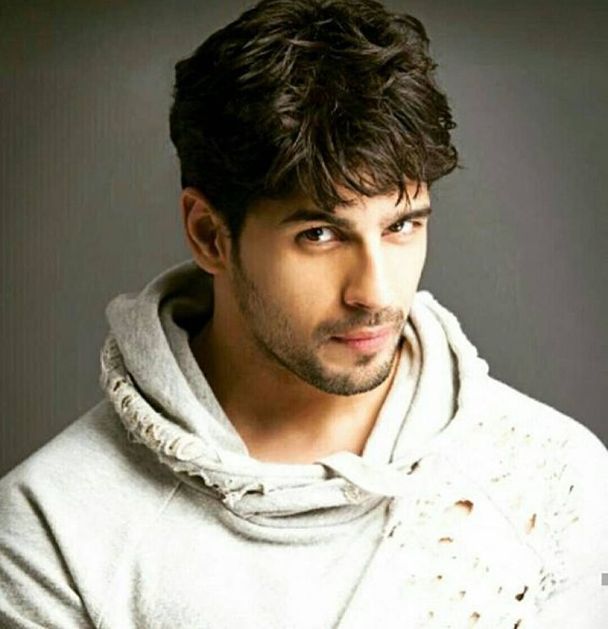 Sidharth Malhotra becomes nostalgic on Karan Johars show