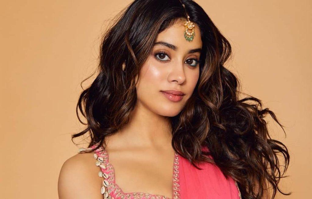 Want To Know Janhvi Kapoor's SECRET Hair Oil Recipe Taught By Sridevi? Read  Here -